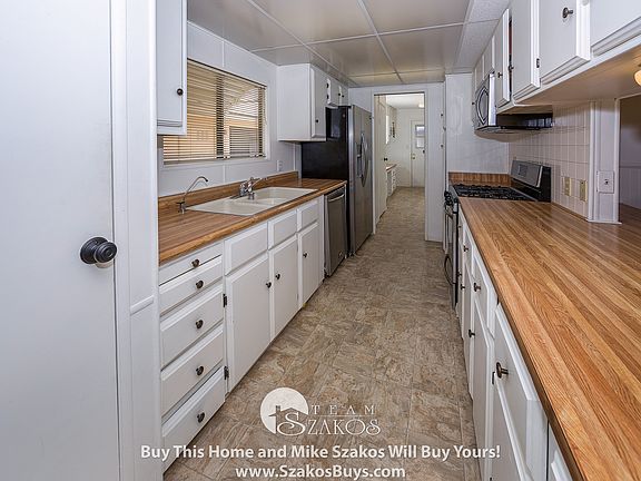 4th image of 41 Poinsettia Gardens Dr