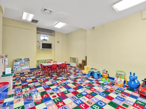 400 East 56th Street image 15 of 21