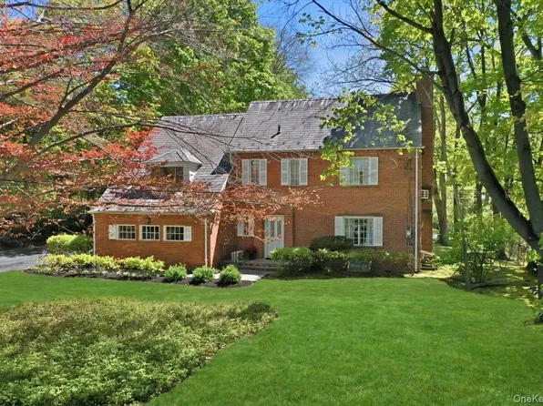 4 The Birches, Roslyn Estates, NY 11576