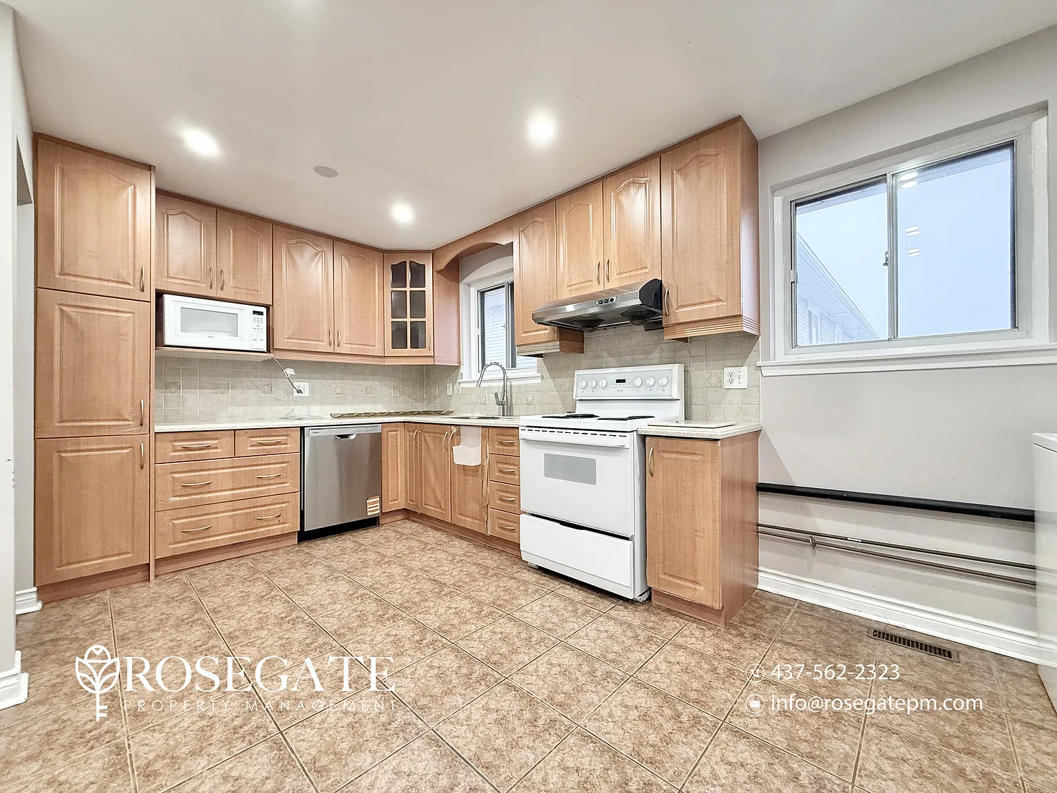 10A Invergordon Avenue Toronto — Photo 2