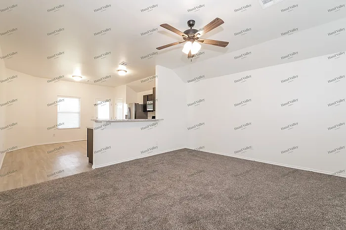 746 W Lola Dr — Photo 3