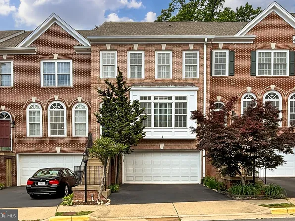 5591 Governors Pond Cir, Alexandria, VA 22310
