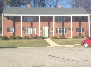 210 Longview Dr, Geneva, IL 60134