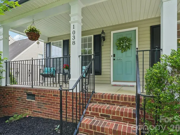 1038 Pepperwood Pl, Lake Wylie, SC 29710