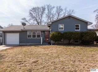 10921 Westover Rd, Omaha, NE 68154