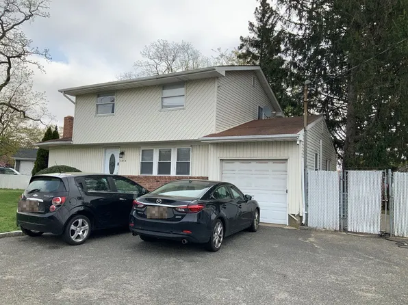 104 Granny Rd, Farmingville, NY 11738