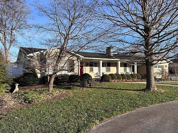 3rd image of 664 Hampton Dr