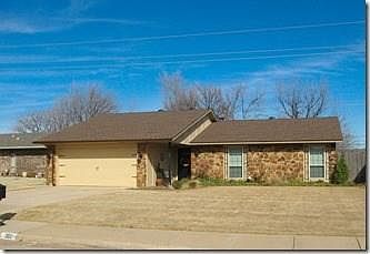 1st image of 301 Elwood Dr