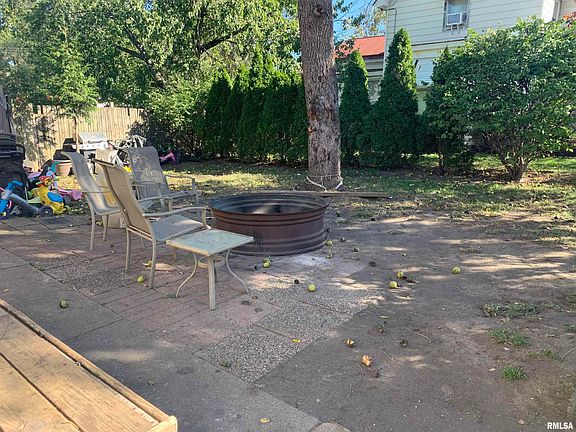 3rd image of 1221 Elm St