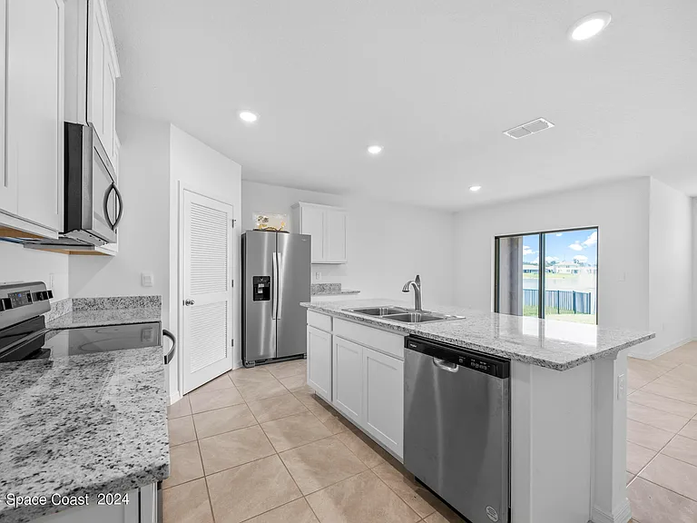 1253 Dunes Ave — Photo 10