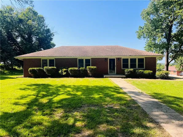 4 Neumann Dr, Atchison, KS 66002