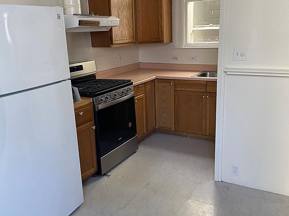 2nd image of 554 Natoma St #A