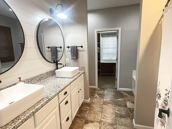 4th image of 614 Tracht Meadows Dr