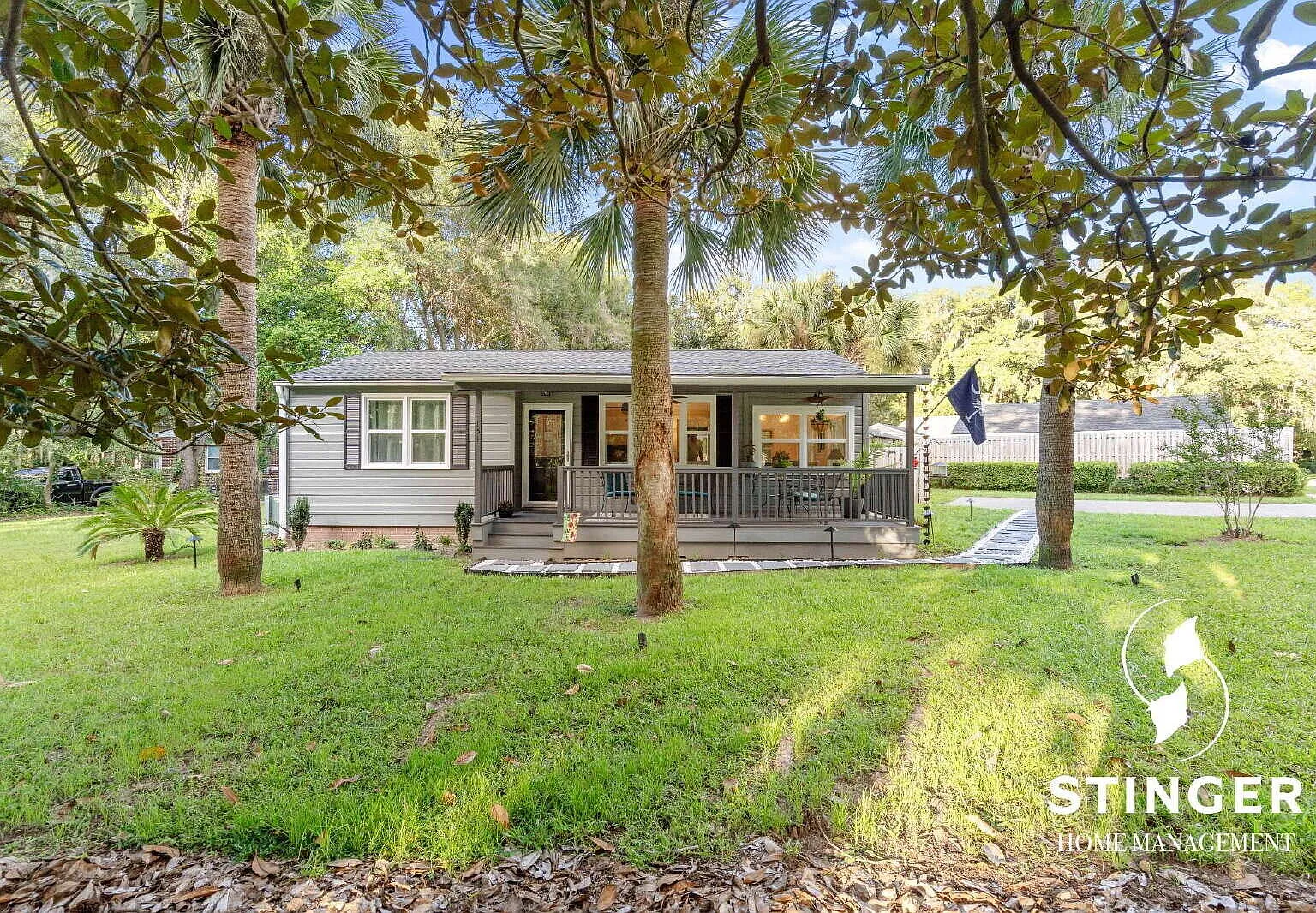 Fully Furnished 2 Bed / 1 Bath Home For Rent in Beaufort — Photo 2