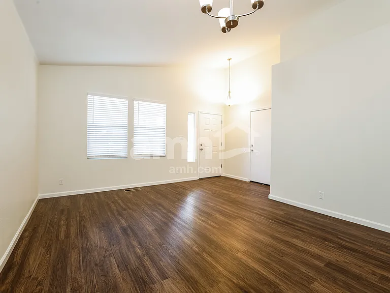 2215 Eagle Greens Dr — Photo 5
