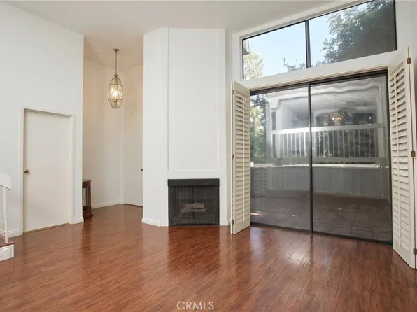 6121 Shoup Ave Unit 10, Woodland Hills, CA 91367