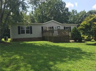 2242 Governors Ln, Yadkinville, NC 27055