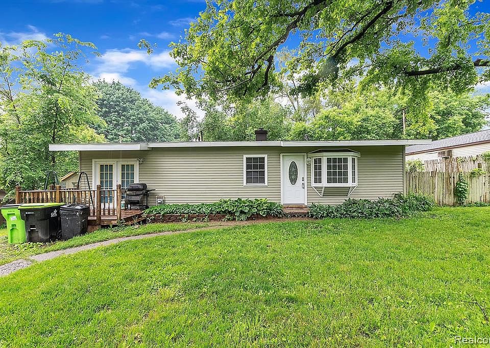 10550 Lakeview Dr, Whitmore Lake, MI 48189 Zillow