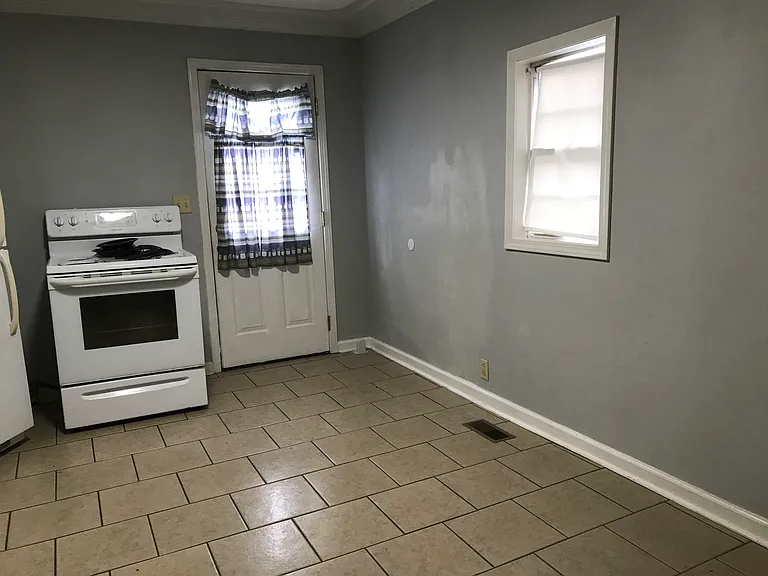 1213 Sierra St — Photo 4