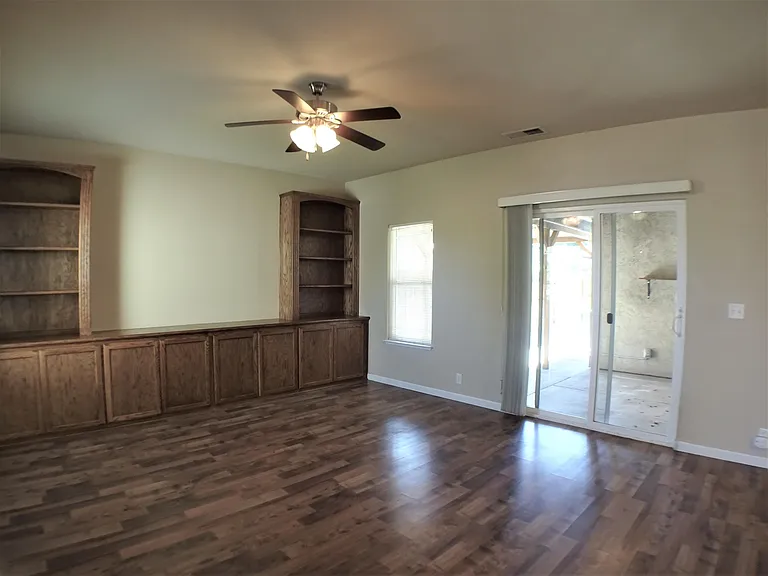 573 Eaton Rd — Photo 2