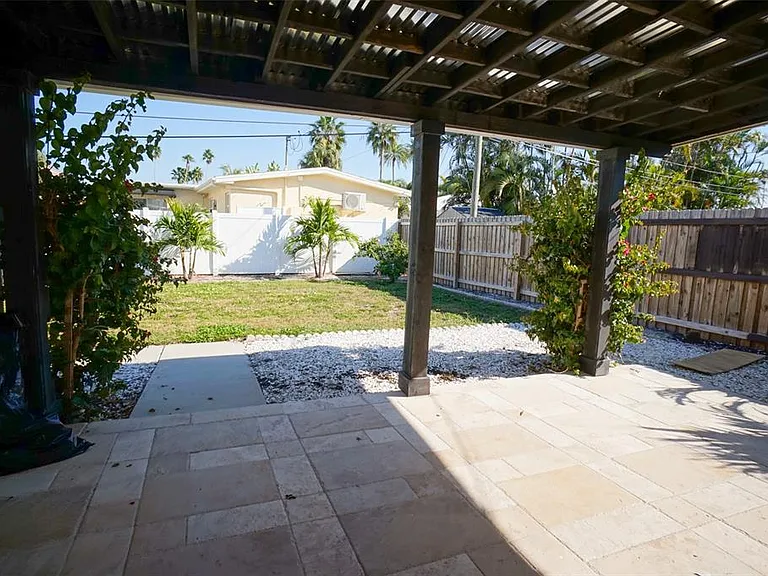 929 Lantana Ave — Photo 33
