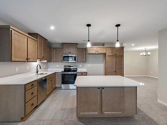 4th image of 616 Foxhill Dr #10-202