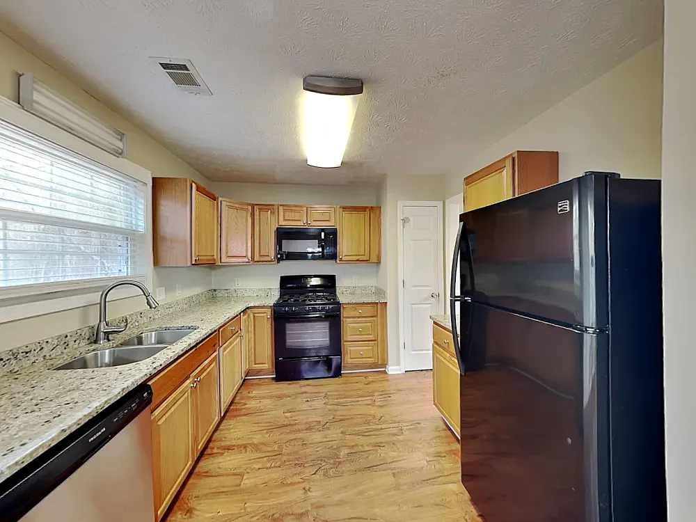 4 bed, 2.5 bath, 2052 sqft, $1,429 — Photo 1