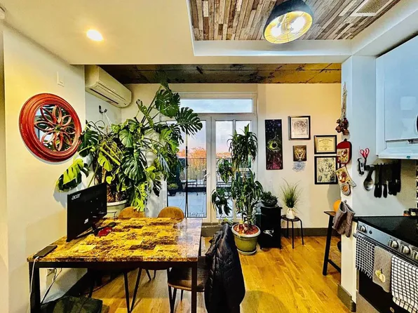 338 Evergreen Avenue image 2 of 27