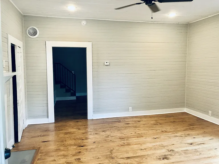 702 Radford St — Photo 4