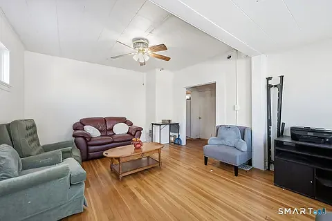 33 Baggott St — Photo 7