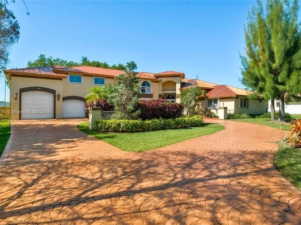 11900 Tara Dr, Plantation, FL 33325