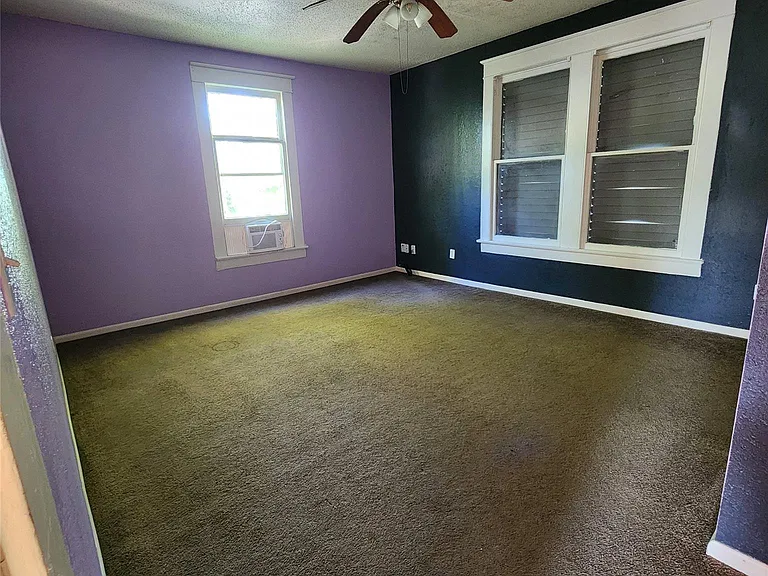 4401 Avenue Q 1/2 #2 — Photo 9