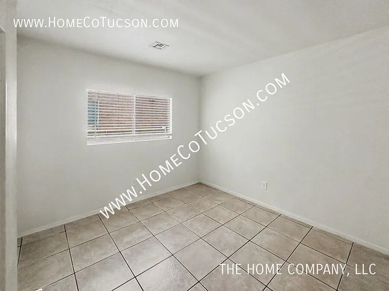 2755 E Liverpool Dr — Photo 11