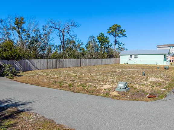 3rd image of  SW 879th St