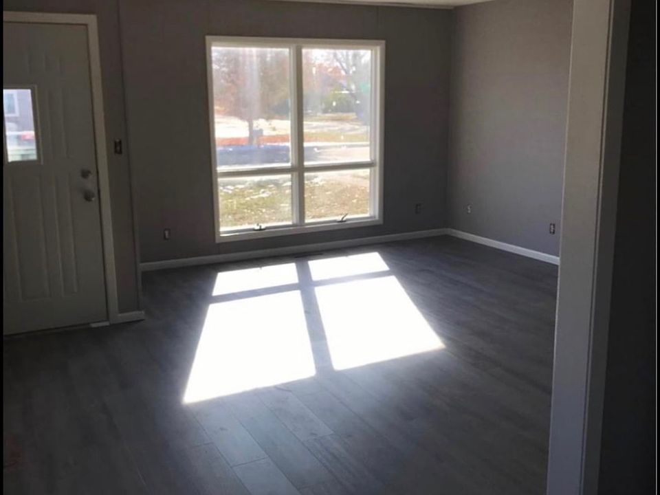2nd image of 2102 1st Ave S