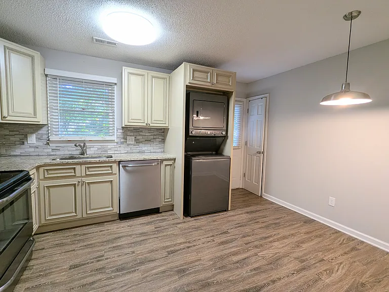 17 Brookwood Ave NE — Photo 5
