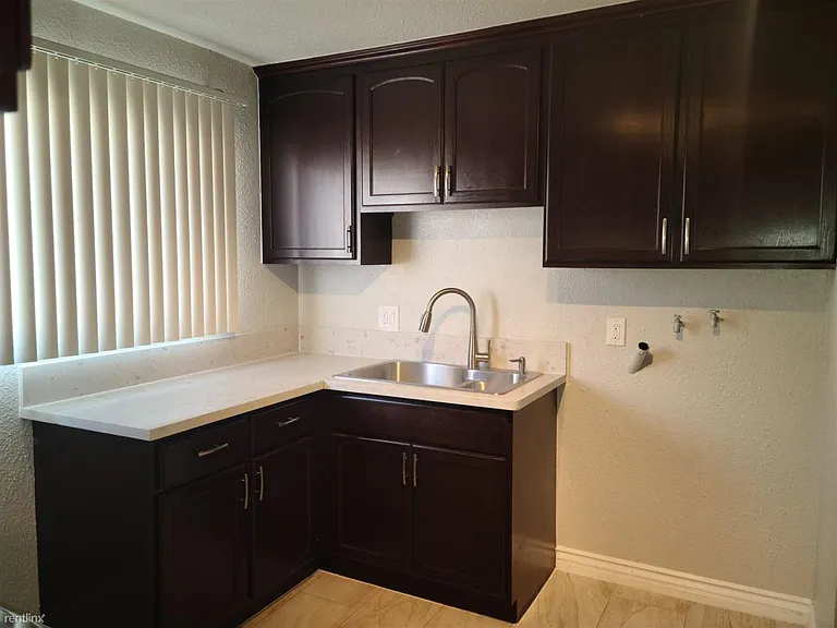 Cortada Apartments — Photo 6