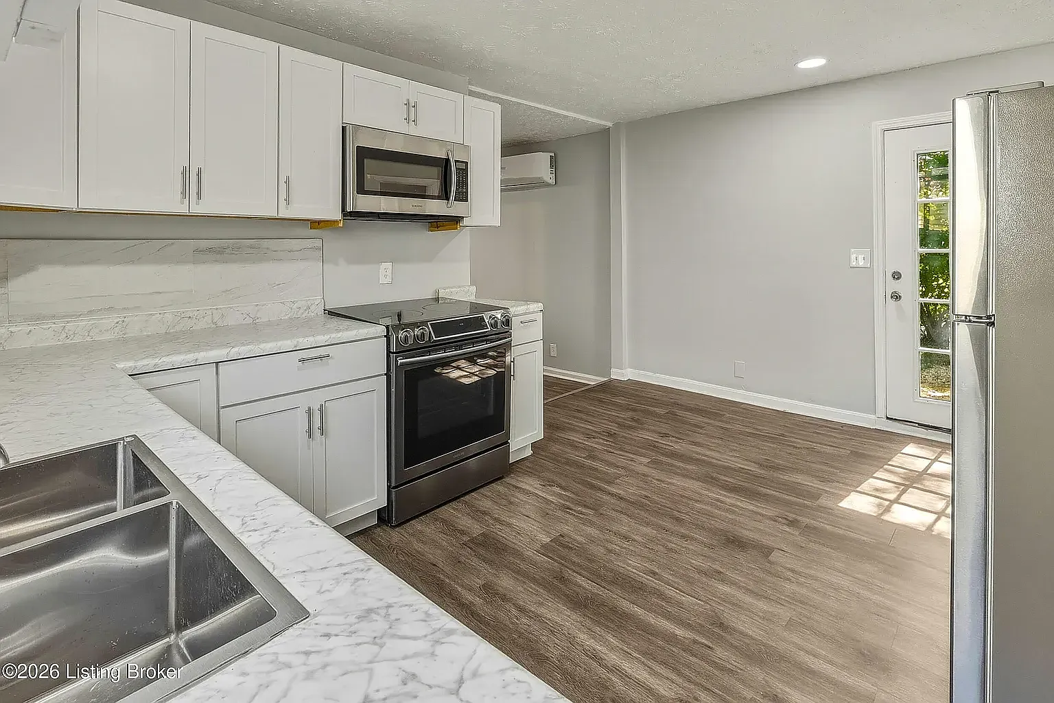 4 bed, 1200 sqft, $1,725 — Photo 3