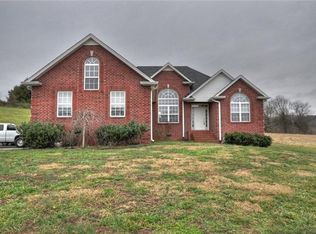 205 County House Rd, Cottontown, TN 37048