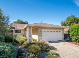 287 Hummingbird Ct, Healdsburg, CA 95448