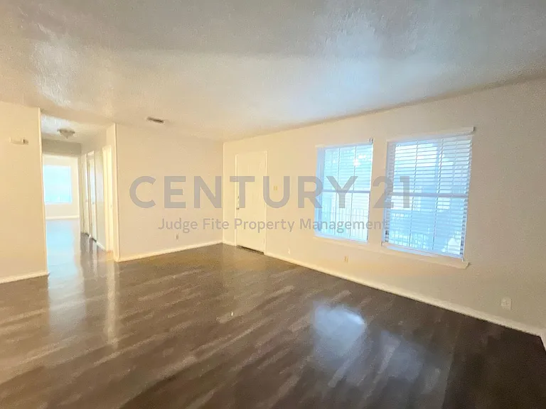 1108 N Elm St #10 — Photo 9