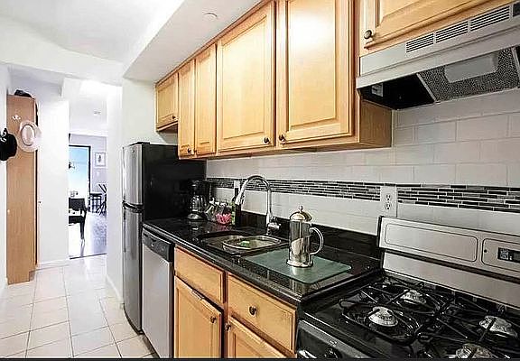 3rd image of 322 E 39th St APT 4B