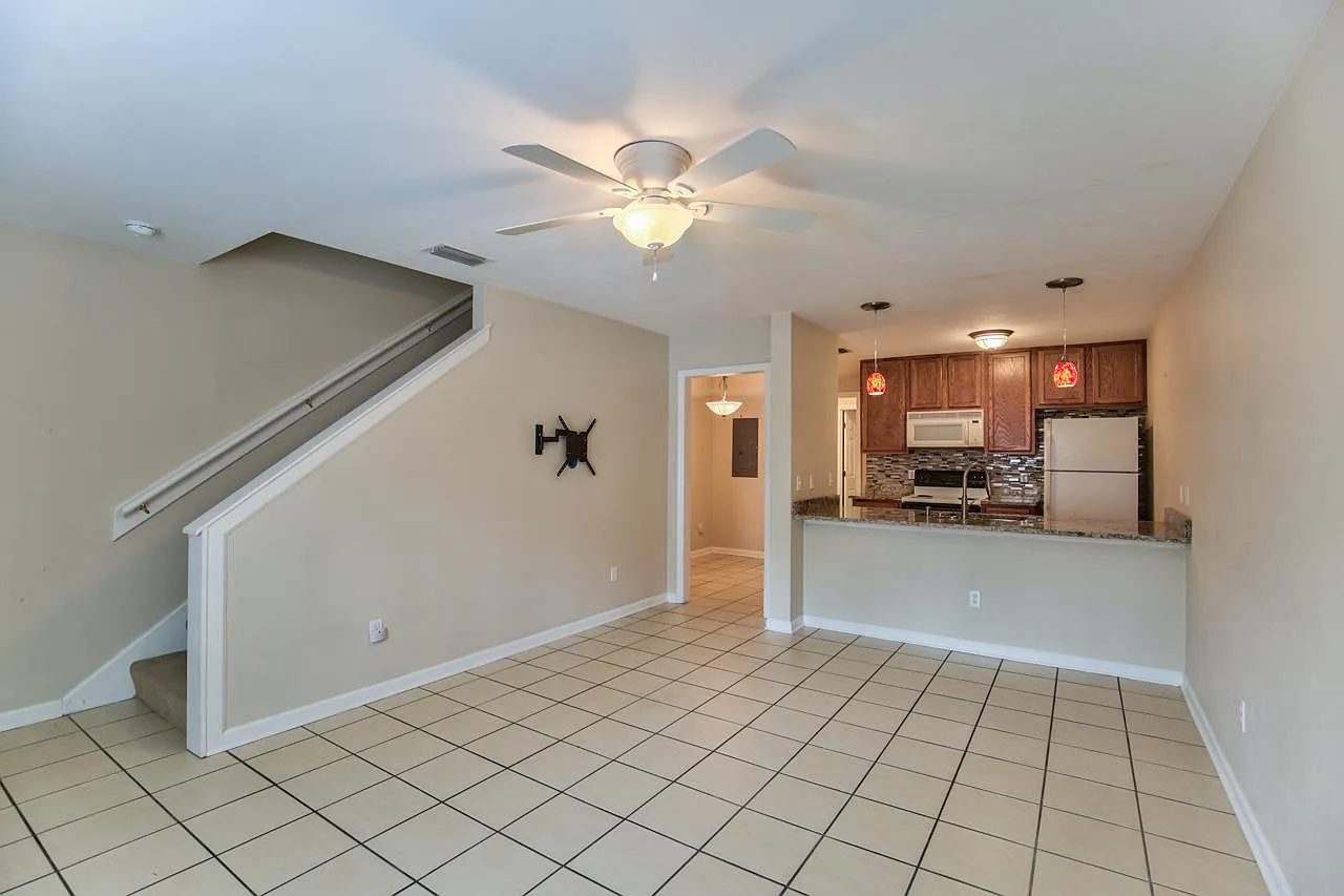 3 bed, 1550 sqft, $1,650 — Photo 4