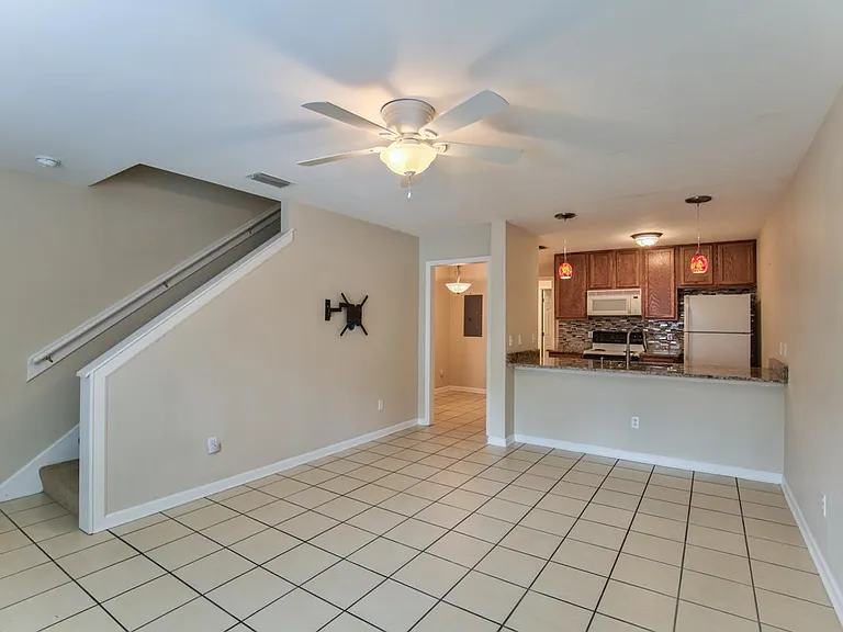 226 Columbia Dr #14 — Photo 5