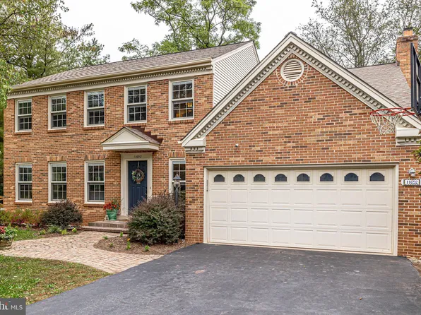 11692 Gilman Ln, Herndon, VA 20170