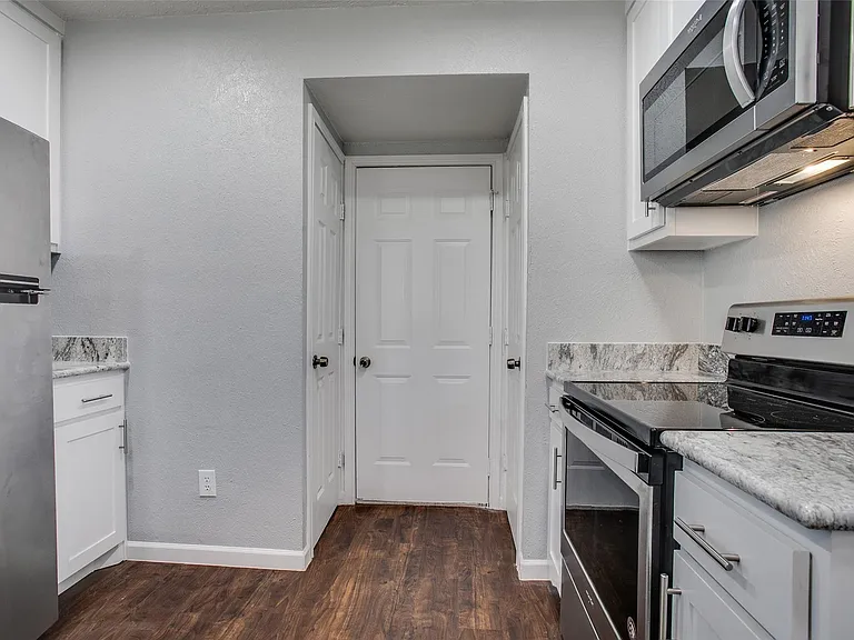 7619 Morton St — Photo 16