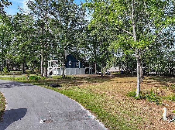2nd image of 265 Castle Hill Dr