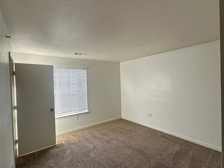 1221 Wren Ct #4-203 — Photo 8