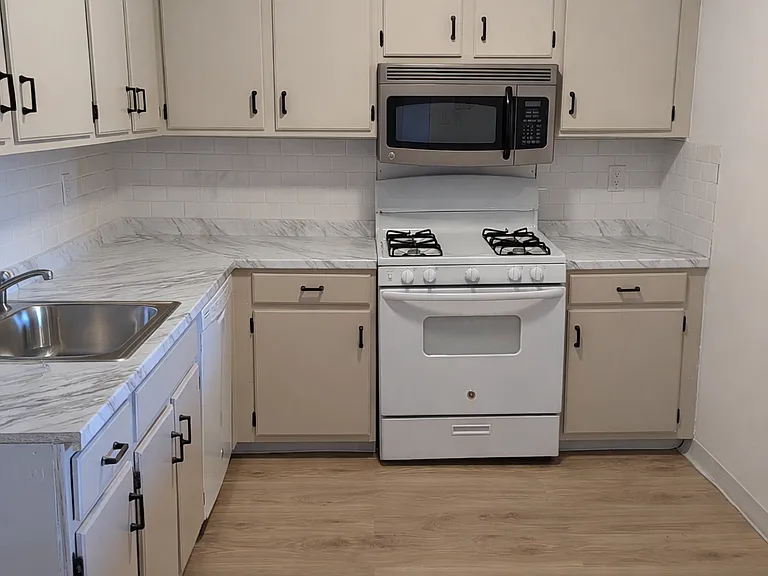 47301 Delaire Landing Rd — Photo 5
