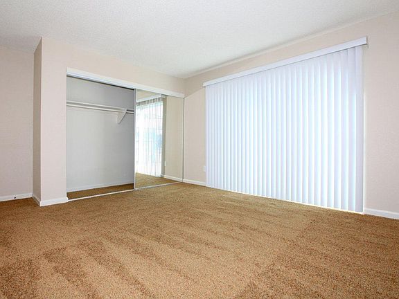5th image of 10229 Ashwood St #297